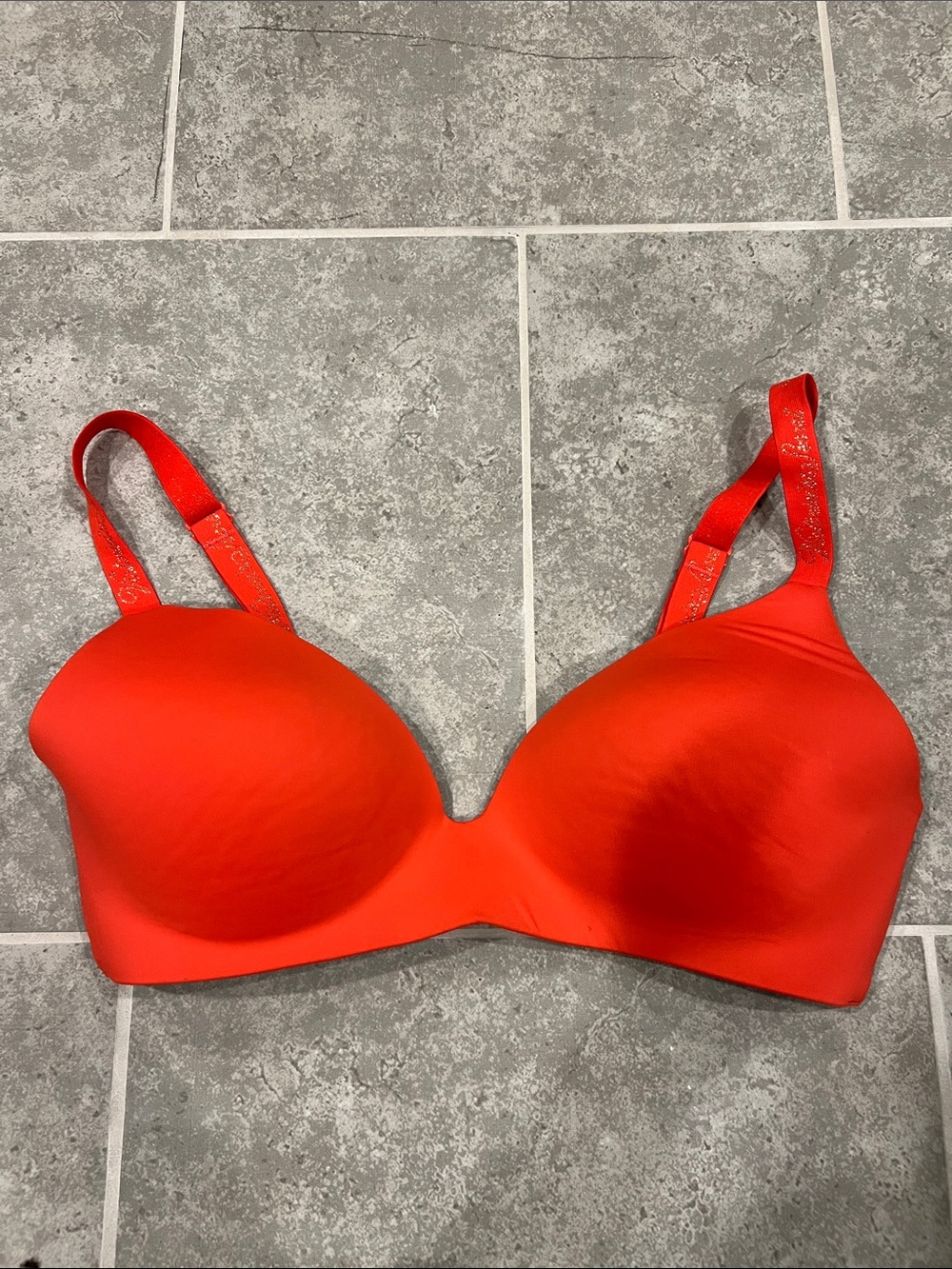 VICTORIA’S SECRET Red Smooth T-Shirt Bra - Women's Seamless Support